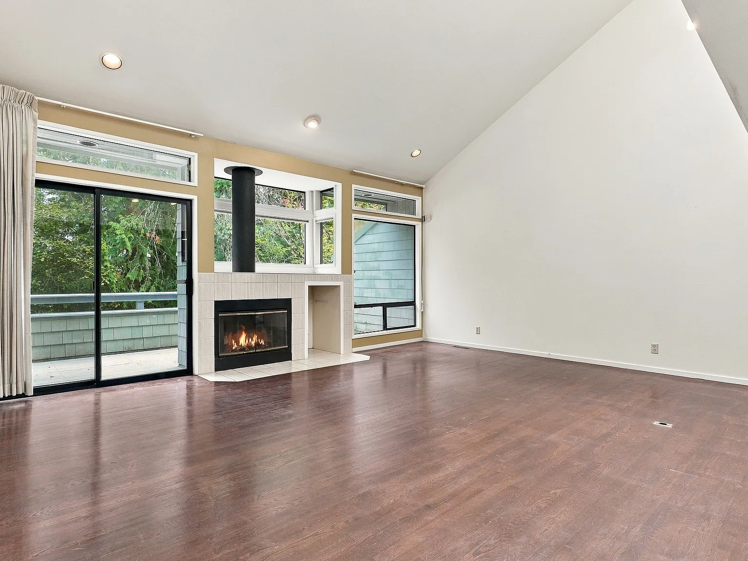 2 bed, 1900 sqft, $4,500 — Photo 4