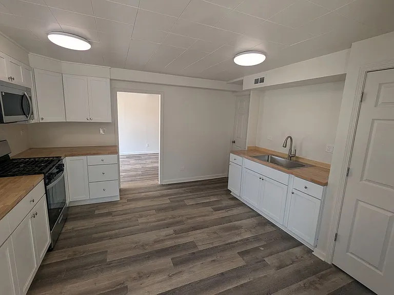 4020-4022 S Beaumont Ave — Photo 14