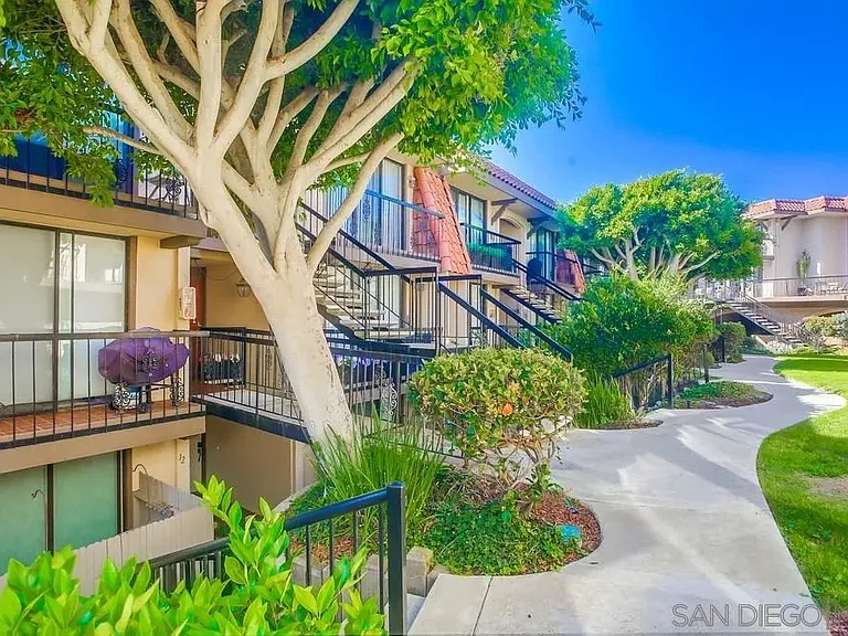 190 Del Mar Shores Ter #11 — Photo 28