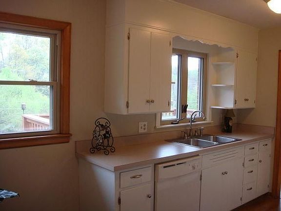 4th image of 2635 Parkview Dr