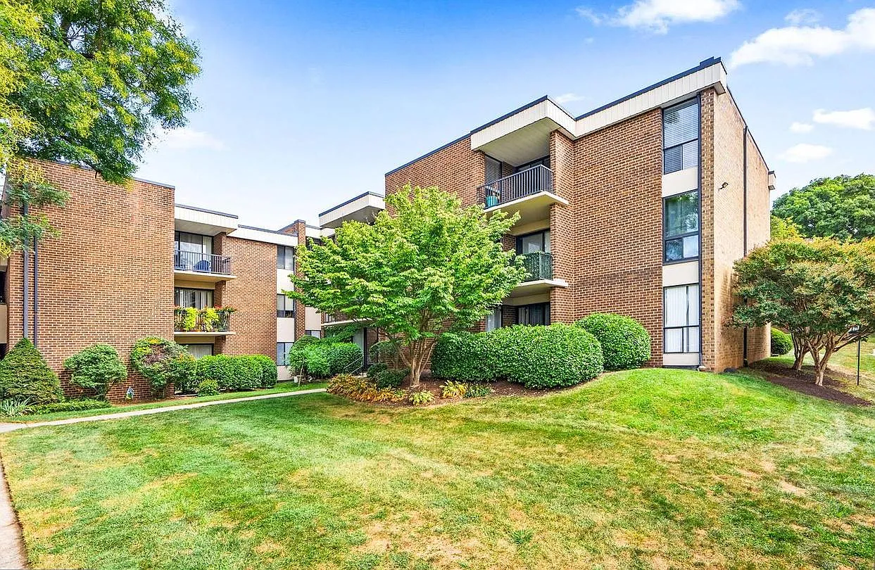 2109 Walsh View Ter — Photo 1
