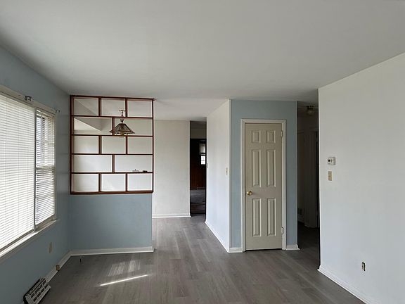 2nd image of 3015 Melrose Ave