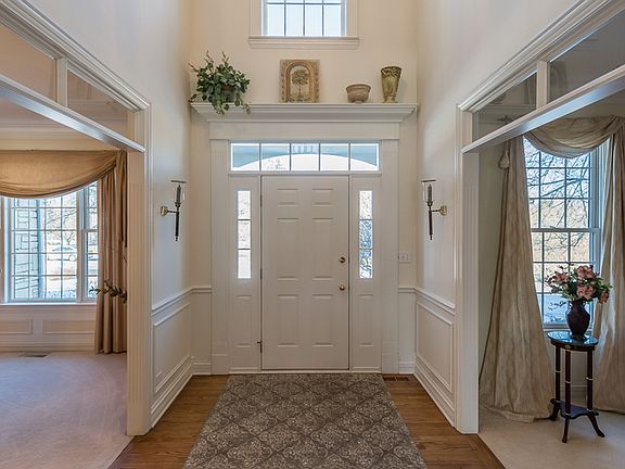 4th image of 42W365 Hunters Hill Dr