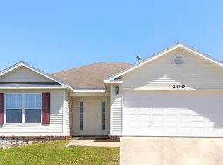 200 Elizabeth Dr, Huntsville, AR 72740