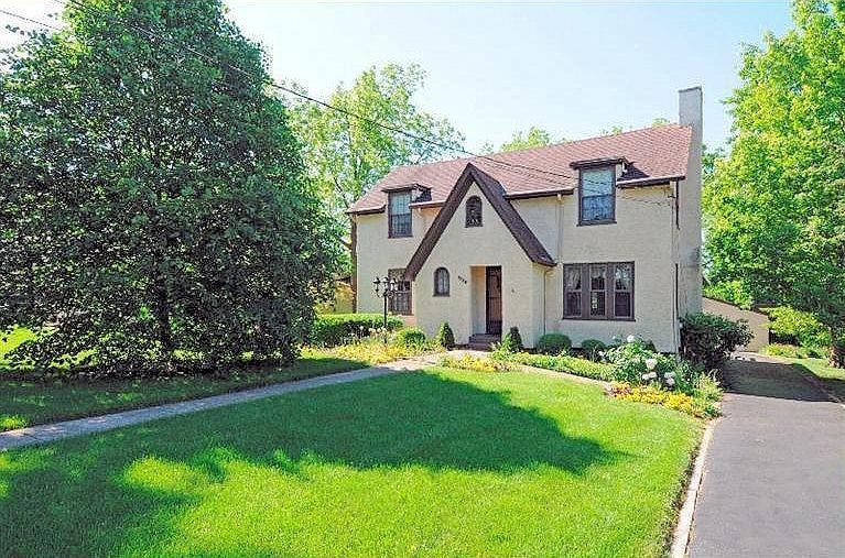 1st image of 147 W Orchard Ave