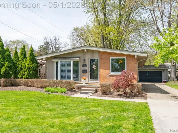 937 Allen Dr, Northville, MI 48167