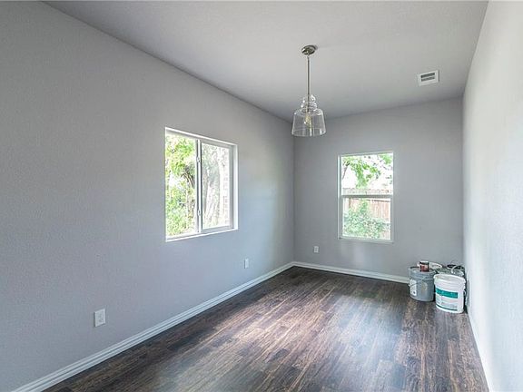 5th image of 2805 Crenshaw Ave