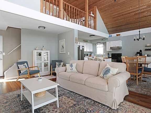 4th image of 37493 Bayside Dr