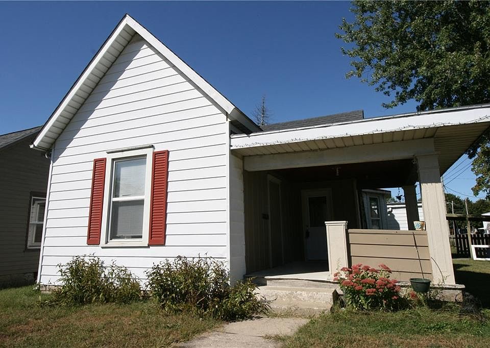 1st image of 216 E Berry St
