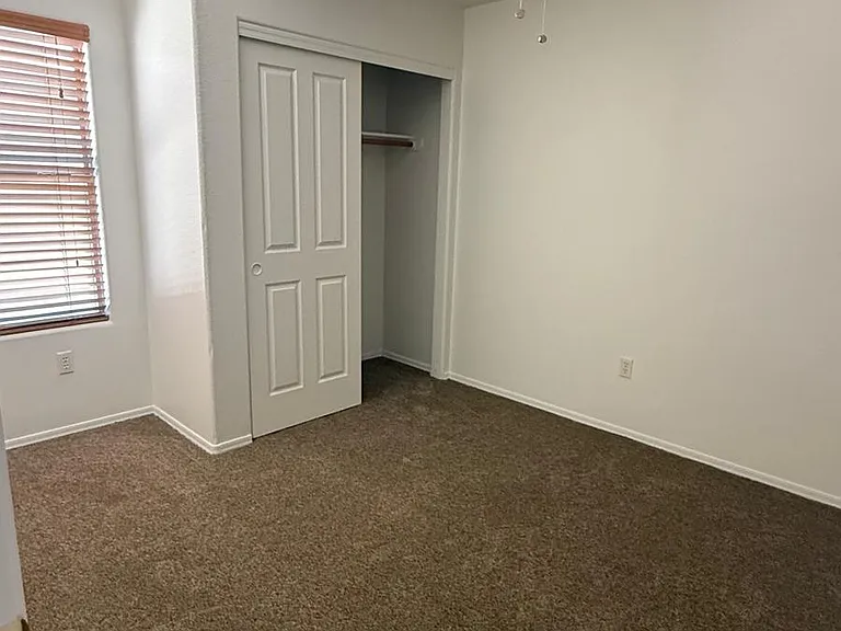 2428 E Calle Lena Verde — Photo 9