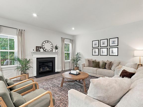 4th image of 42 Yakama Way