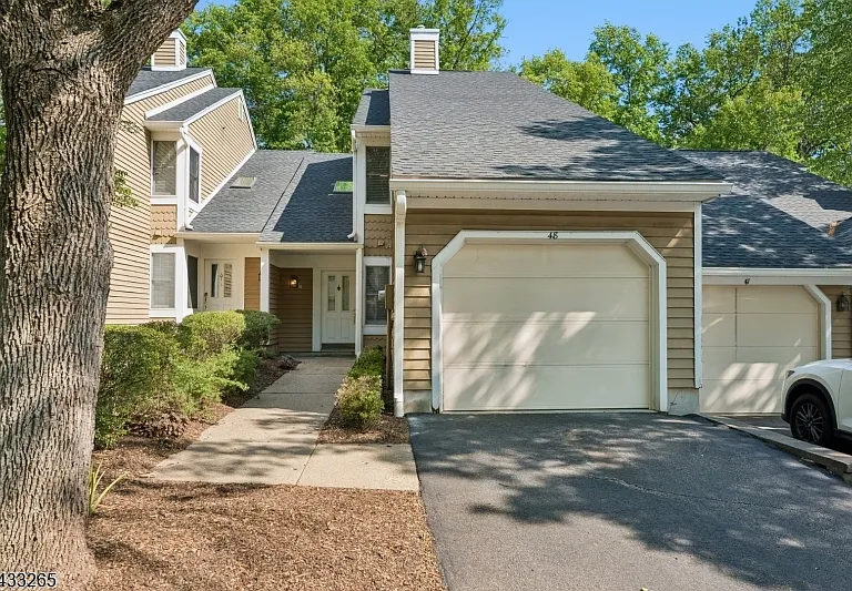 48 Eton Ct — Photo 1