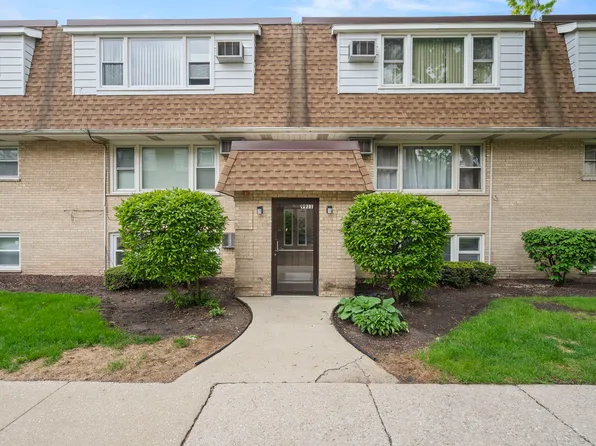 9911 W 58th St Unit 2, La Grange, IL 60525