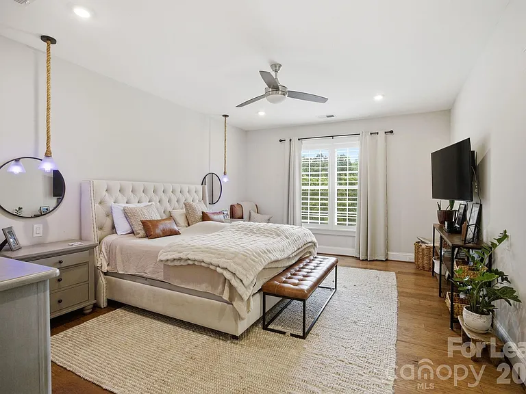 519 Griffith Village Ln — Photo 25