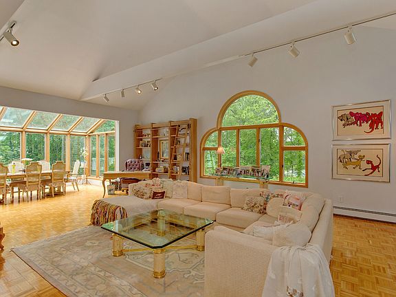 2nd image of 158 Oakside Dr