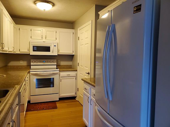 4th image of 11971 Olde Dominion Dr Unit 4