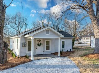 1104 N Wall St, Calhoun, GA 30701