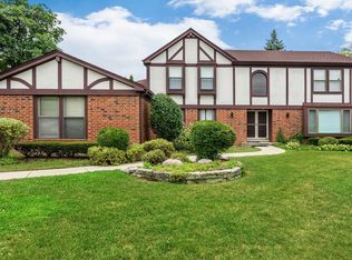 3734 Riviera Ct, Northbrook, IL 60062