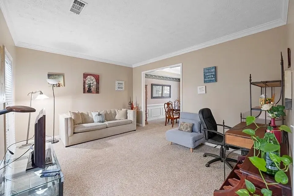 2465 Lunetta Ln — Photo 2