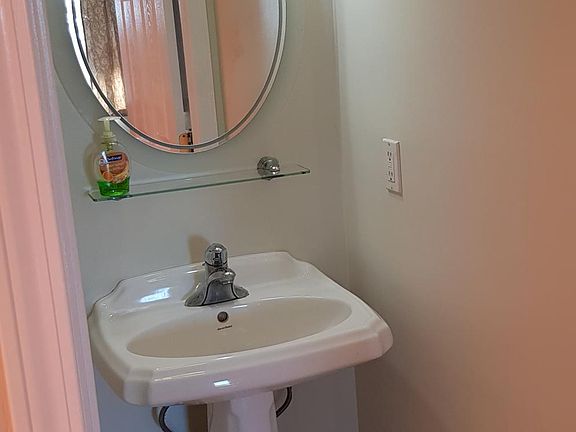 3rd image of 255 Dennis Dr