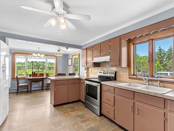 4th image of 189 Blackmore Pond Rd