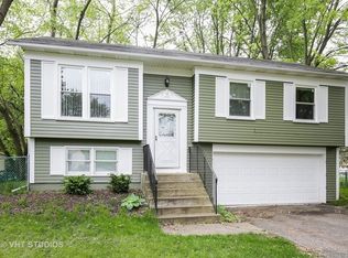 35W925 David Dr, Elgin, IL 60123