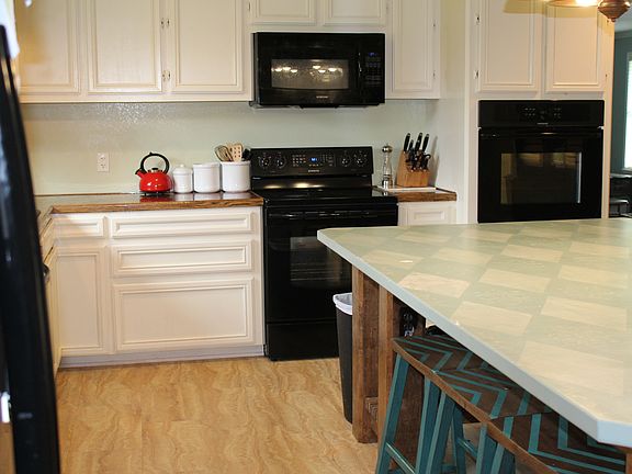double ovens in kitchen