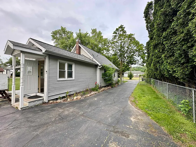 1034 Evanston Dr — Photo 15