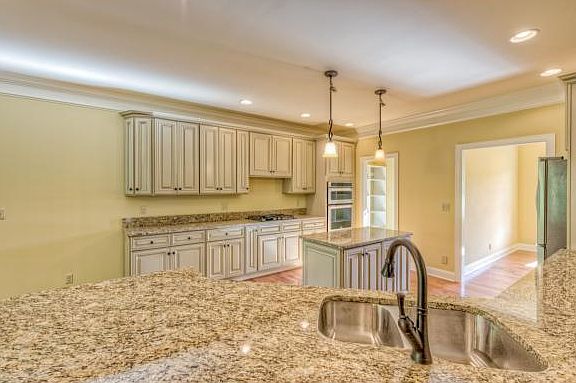 5th image of 175 Creek Side Ct