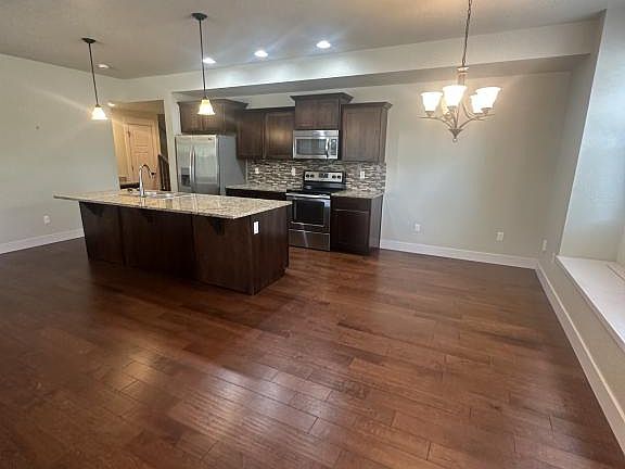 2nd image of 2122 Sandbur Dr