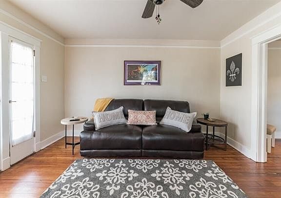 2nd image of 4029 Clematis St