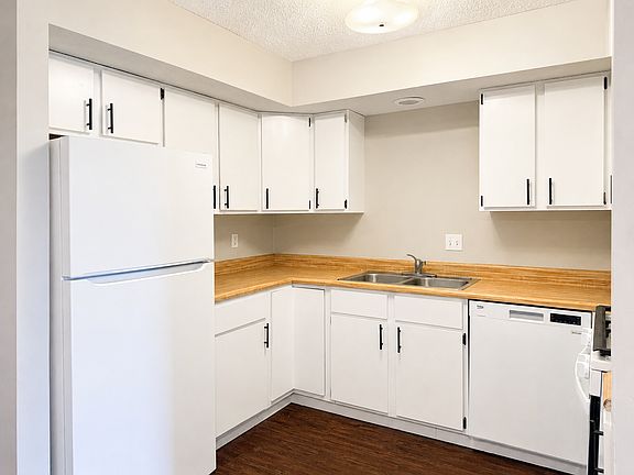 5th image of 991 Clock Tower Dr APT A