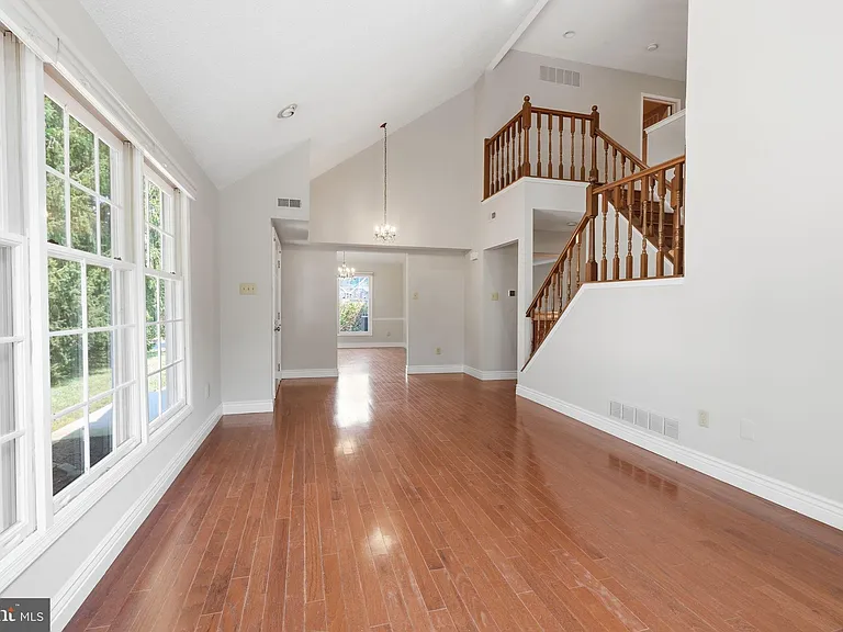 7 Walton Ct — Photo 5