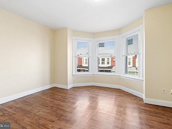 2nd image of 5538 Addison St