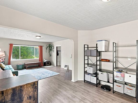 5th image of 712 E 9th Ave