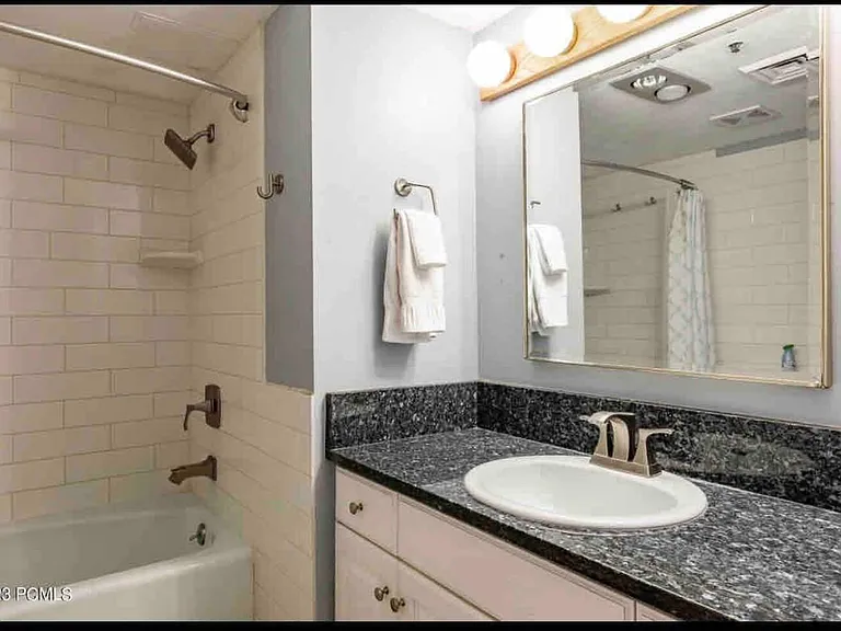 1415 Lowell Ave #B124 — Photo 5