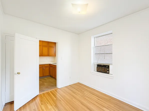 915 East 17th Street image 11 of 15