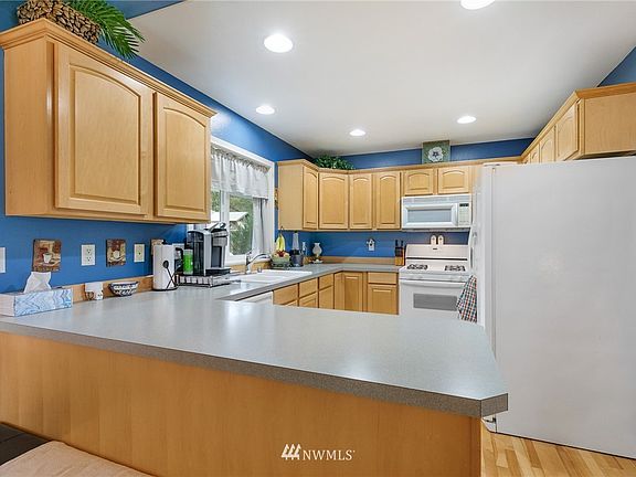 2nd image of 164 Tamarack Ct