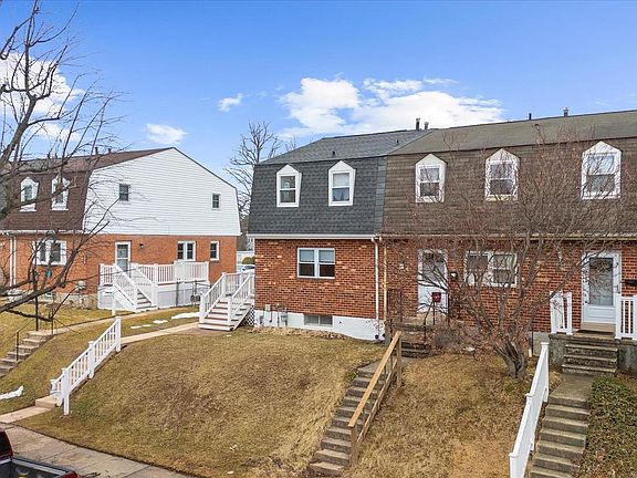 2nd image of 725 Kingston Rd