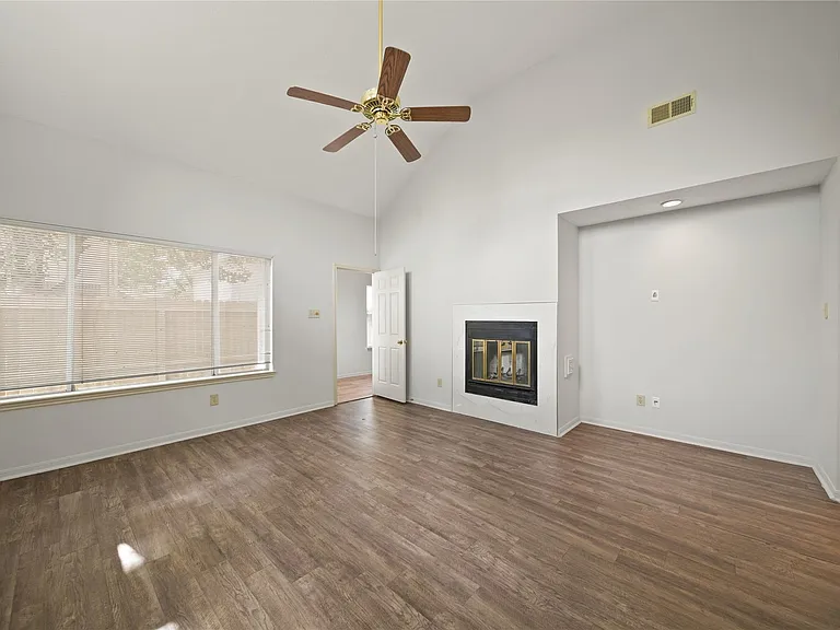 2923 Plantation Wood Ln — Photo 15