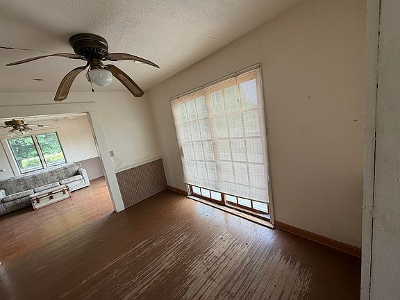4th image of 3109 E Sugar Grove Rd