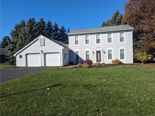 398 Thrushwood Ln, Webster, NY 14580