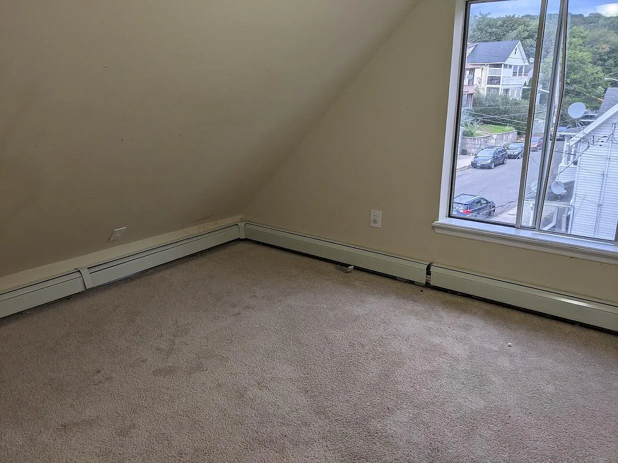 3 bed, 1200 sqft, $2,025 — Photo 4