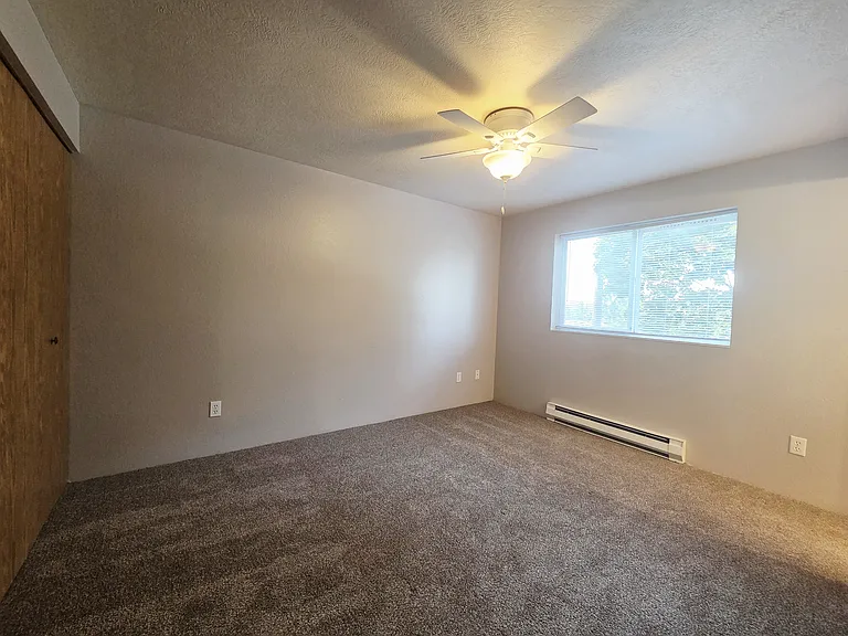 Regal Heights — Photo 12