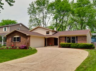 222 Selwyn Ln, Buffalo Grove, IL 60089