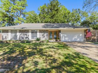 1214 Lancelot Ln, Ocean Springs, MS 39564