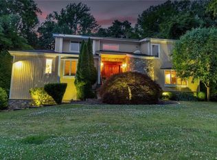 37 Pheasant Run Rd, Pleasantville, NY 10570