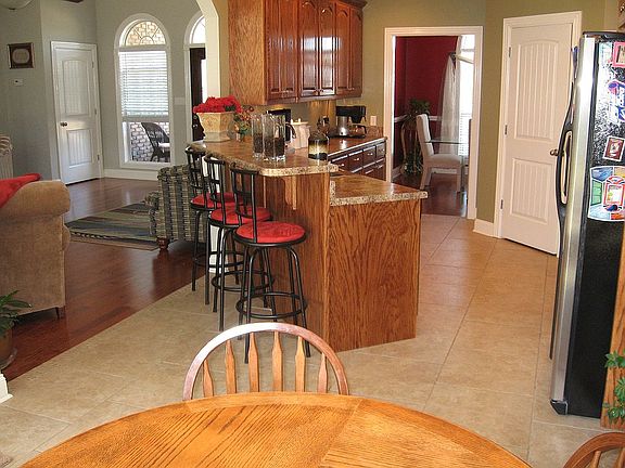 5th image of 220 Villagewood Dr
