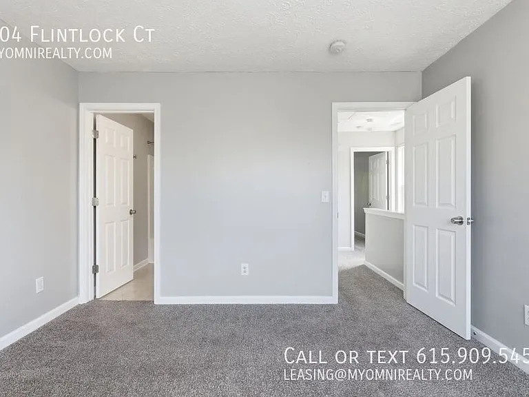 704 Courtney Ct — Photo 9