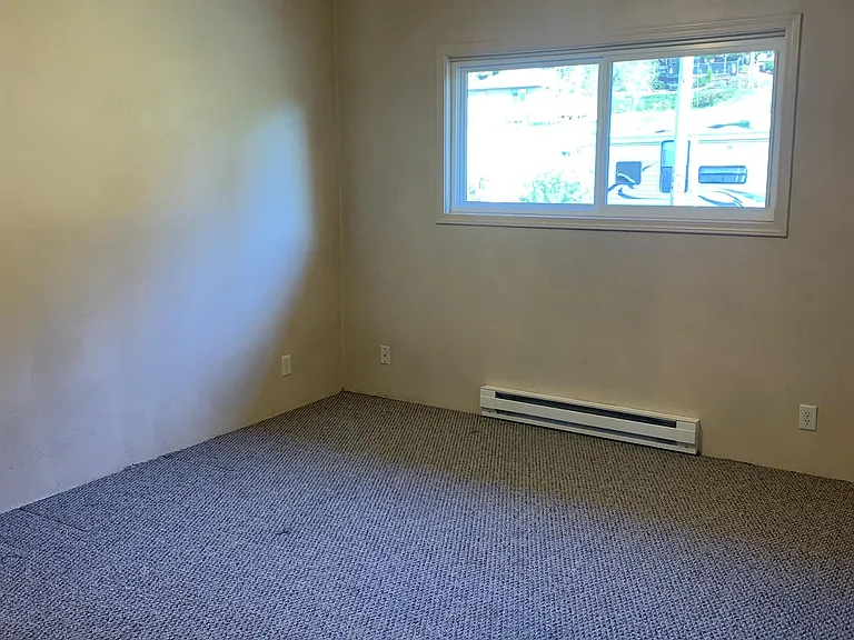 725 NW Pine St #3 — Photo 6